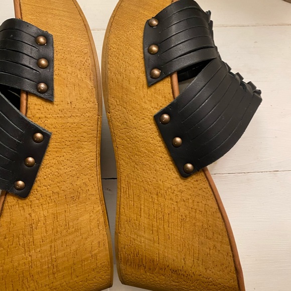 Seychelles • Italian Leather Wedge - Picture 9 of 11